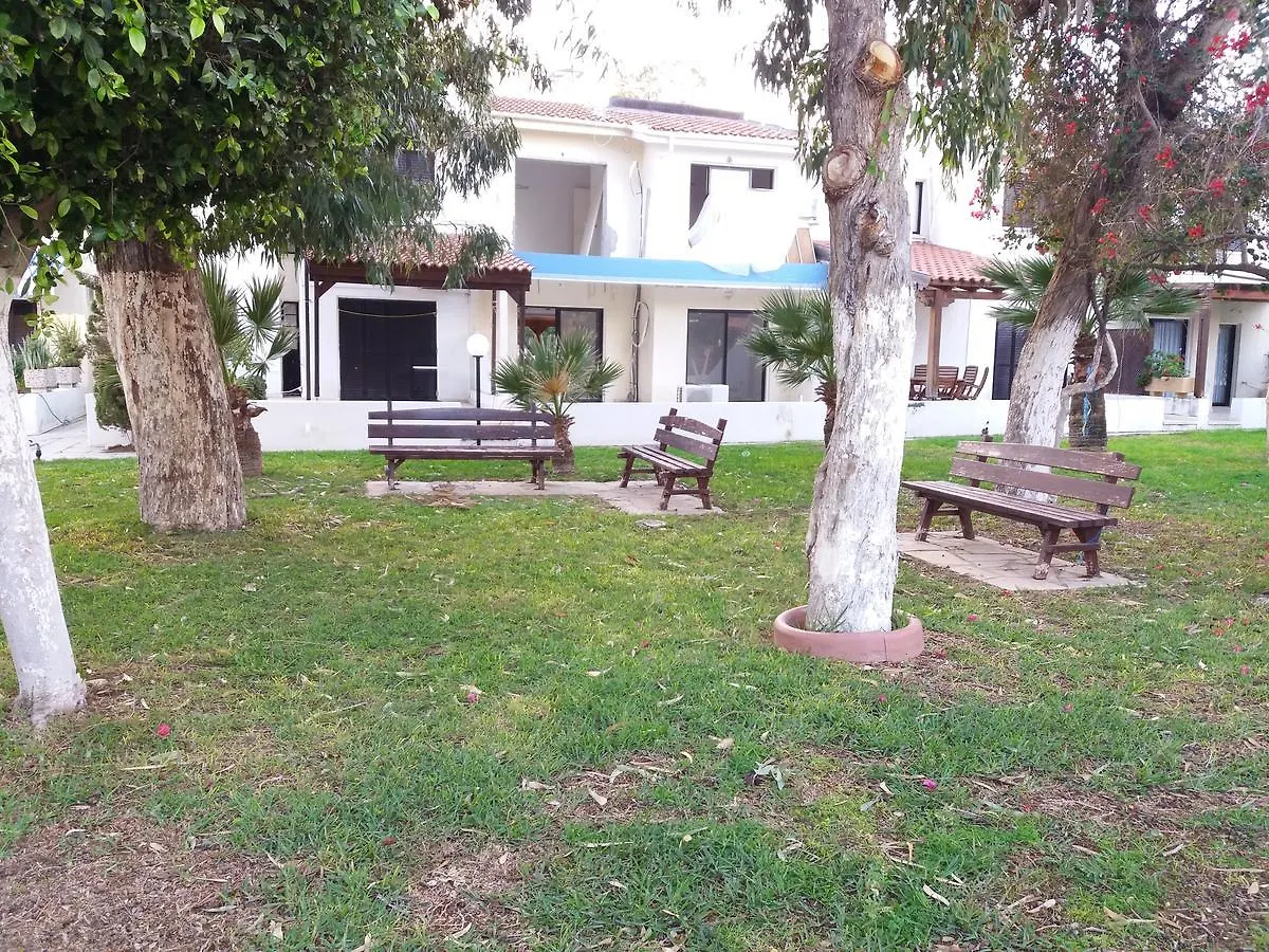 Miltos Beach House Larnaca 0*,  Cipru